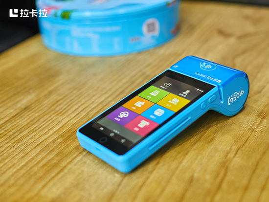 拉卡拉智能POS機(jī)